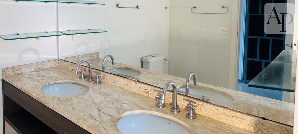 Banheiros no Apartamento Alto Padrao - SJC