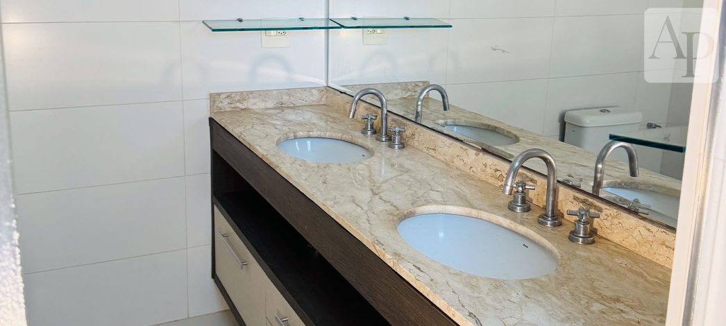 Banheiros no Apartamento de Alto Padrão - Belvedere