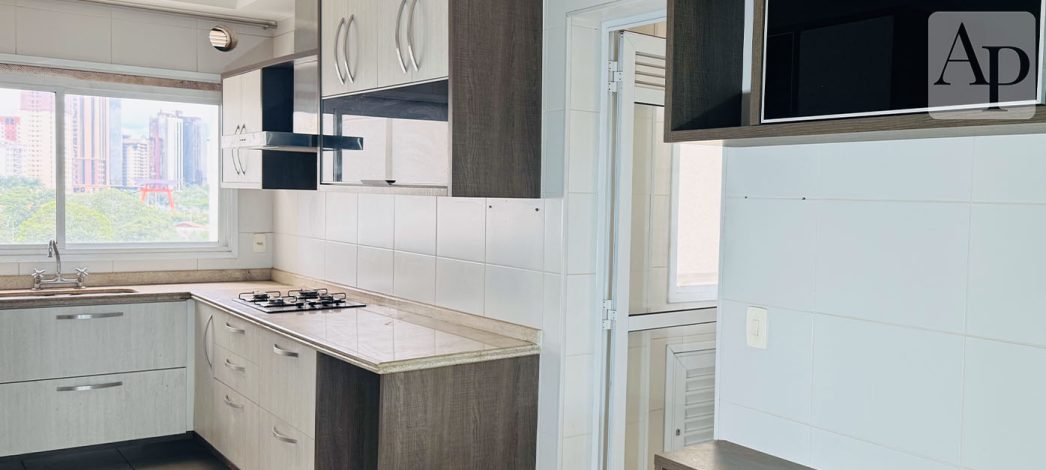 Cozinha no apartamento 3 suítes e 4 dormitórios